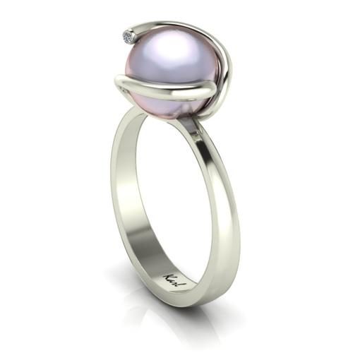 Pearly white gold diamond ring Pearly white gold diamond ring